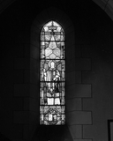 Verrières (2) (verrière à personnages) : Saint Jacques de Compostelle (baies 1, 4), église paroissiale Notre-Dame (Landavran)