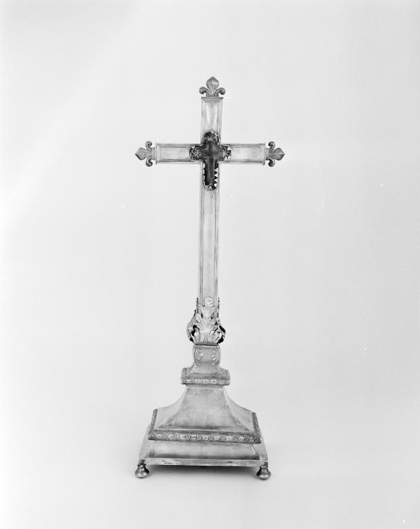 Croix-reliquaire (2), église paroissiale Saint-Patern (Séné)