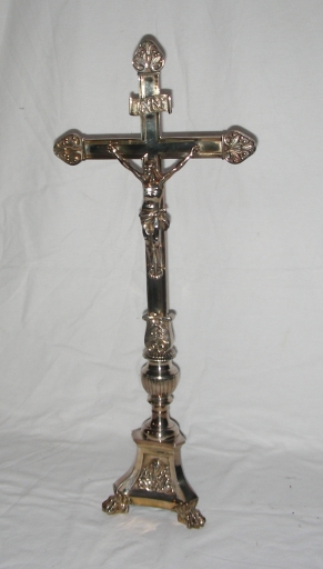 Garniture d'autel : 11 chandeliers d'autel et 1 croix d'autel