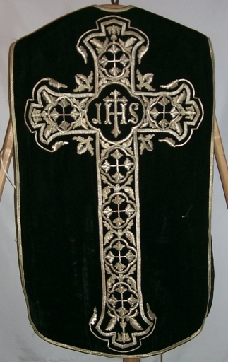 Ornement noir : chasuble