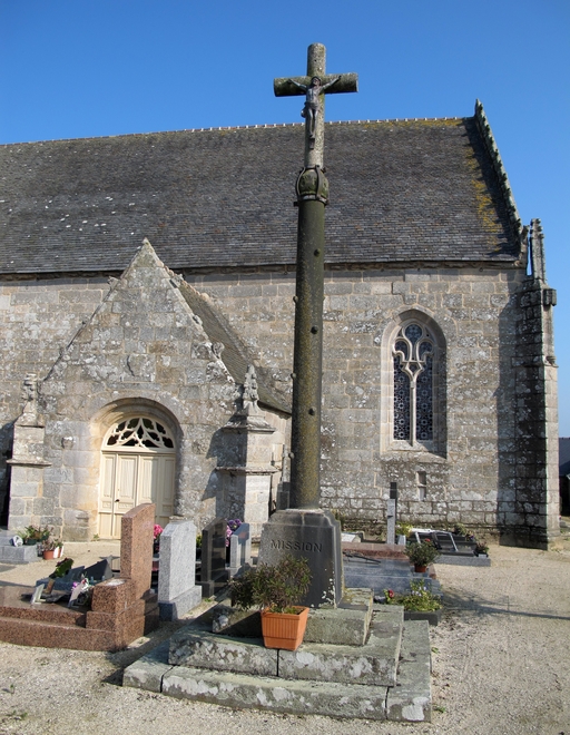 Croix de mission de la chapelle Notre-Dame de Confort (Berhet)