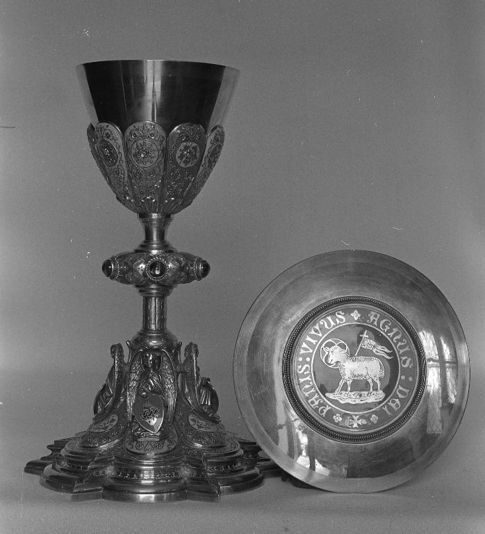 Calice & patène 2, église paroissiale Saint-Pierre, Saint-Paul (Loyat)