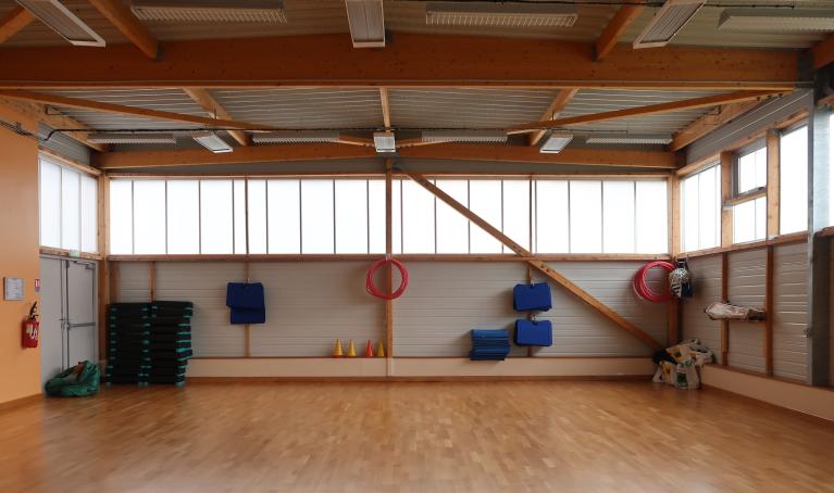 Salle des sports, rue du 8 mai 1945 (Pluzunet)