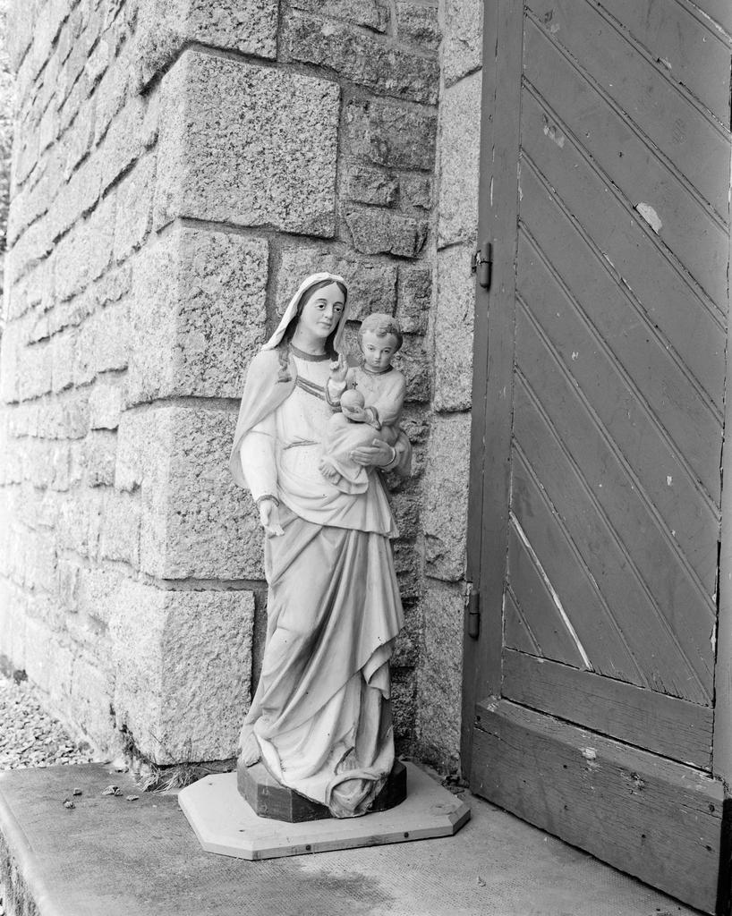 Statue (petite nature) : Vierge à l'enfant, chapelle sainte-Flamine (Gestel)