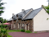 Alignement de maisons, puis ferme, 28 rue Lavoisier (Bruz)