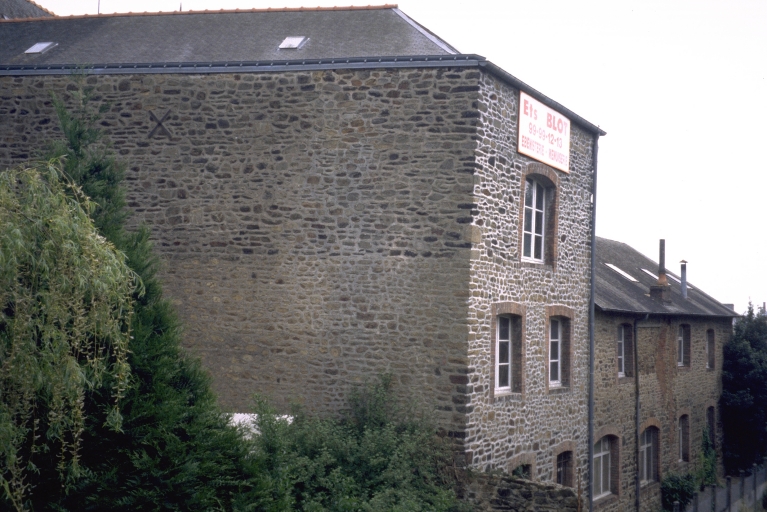 Usine de chaussures Henry Maire, puis Vannier Desvaux et Ségouin, puis F. Martin, actuellement usine de menuiserie Blot, 6 rue Duguesclin (Fougères)
