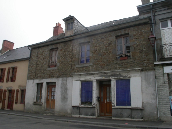 Maison à boutique, 17-17bis rue Jean Boucher (Hédé fusionnée avec Bazouges-sous-Hédé pour former la commune de Hédé-Bazouges en 2009)