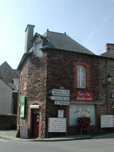 Maison à boutique,2 place de la Libération (Talensac)