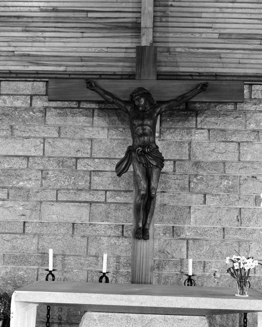 Christ en croix, Maison Saint-Louis-Marie (Josselin)
