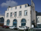 Mairie, quai de Courcy (Binic fusionnée en Binic-Etables-sur-Mer en 2016)