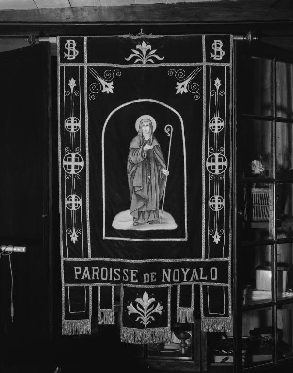 Bannière : sainte Brigitte, sainte Anne et la Vierge, de paroisse, église paroissiale sainte-Brigitte, sainte-Anne (Noyalo fusionnée en Theix-Noyalo en 2016)