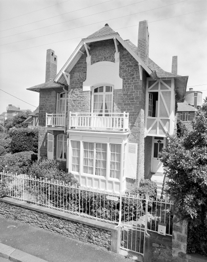 Maison de villégiature balnéaire dite Folle Brise, puis Quatre Vents, 7 avenue du Port Riou (Dinard)