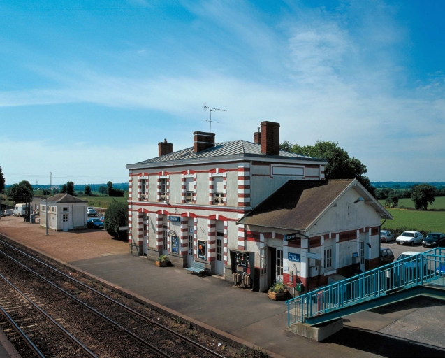 Gare, place Joseph Hubert (Combourg)