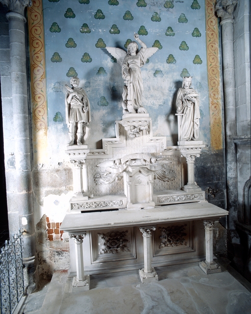 Ensemble de l'autel de Saint-Michel (autel, retable, gradin d'autel, 2 degrés d'autel, bas-relief, peinture monumentale)