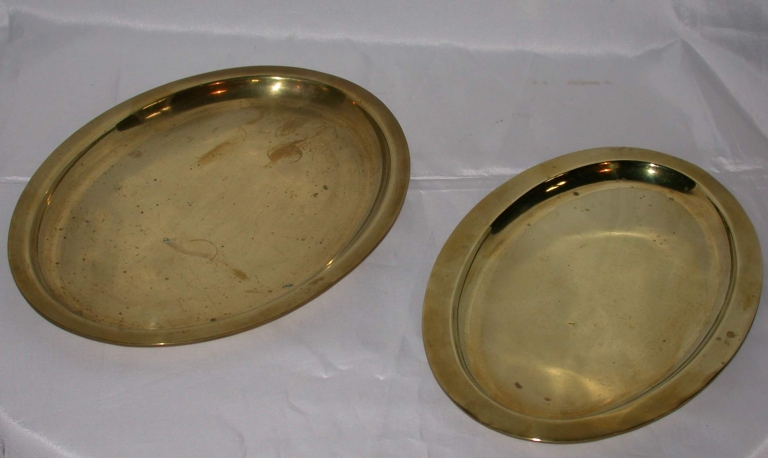 Ensemble de 2 plateaux de communion
