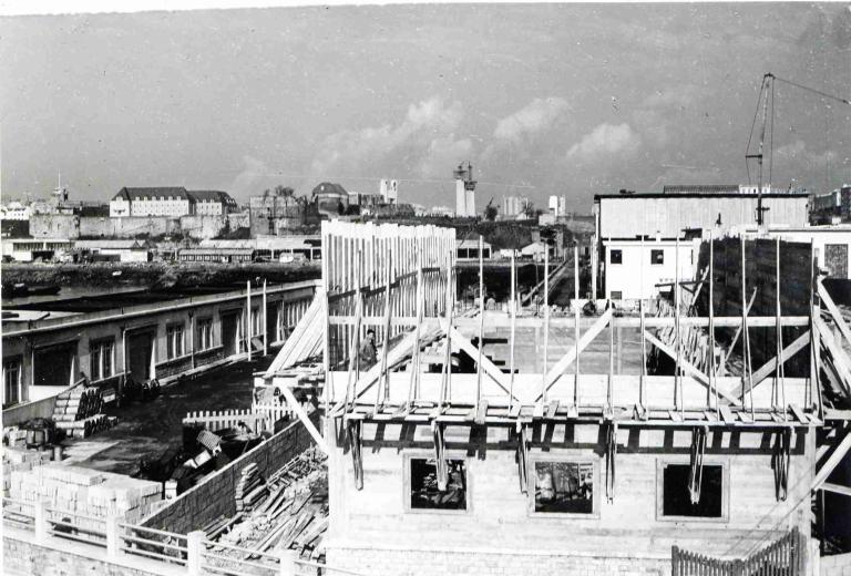 Etablissement des Phares et balises, port de commerce (Brest)