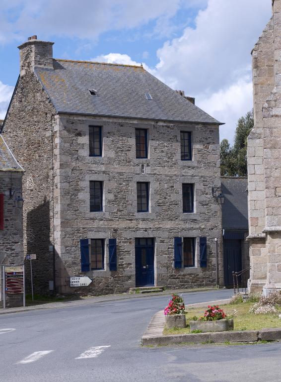 Maison de capitaine-gouverneur dite Maison Du Guesclin, 7 place de l'église (La Roche-Derrien fusionnée en La Roche-Jaudy en 2019)