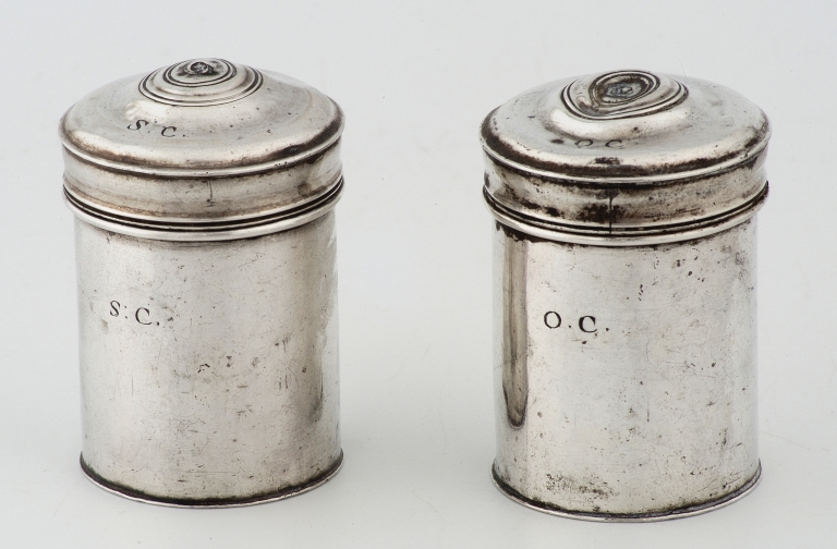 Ampoule à saint Chrême et ampoule à huile des catéchumènes