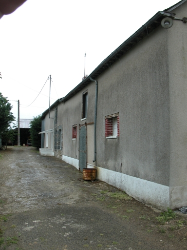 Ferme, Louvrais (Saint-Aubin-d'Aubigné)
