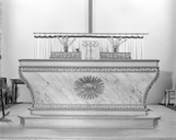 Autel, tabernacle, gradins d'autel (2) (maître-autel, autel tombeau), église paroissiale Saint-Goulven (Goulien)
