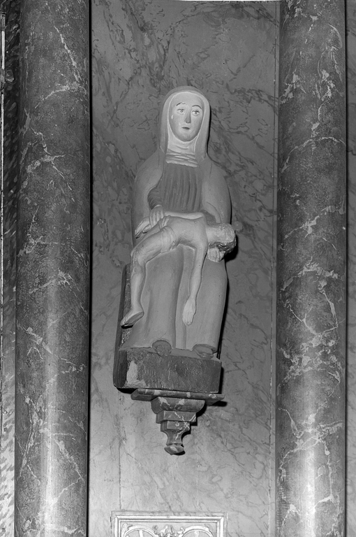 Statue (d'applique, demi-nature) : Vierge de Pitié, église paroissiale Saint-Abdon, Saint-Sennen (Messac fusionnée en Guipry-Messac en 2016)