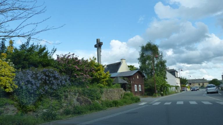 Croix de mission, rue de l'Etang (Hédé fusionnée avec Bazouges-sous-Hédé pour former la commune de Hédé-Bazouges en 2009)