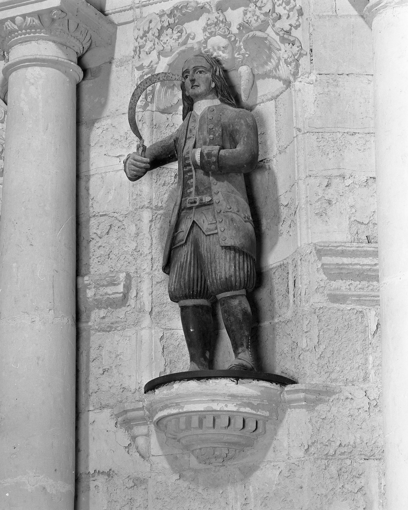 Statue (petite nature) : saint Isidore, abbaye de bénédictins Saint-Gildas, de bénédictins de la congrégation de Saint-Maur, de soeurs de la charité de Saint-Louis (Saint-Gildas-de-Rhuys)