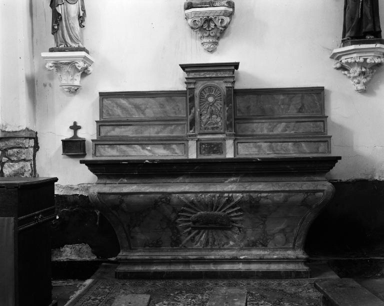 Autel, tabernacle, gradins d'autel (2), prédelle (autel secondaire, autel tombeau) (n° 2), autel Notre-Dame, église paroissiale Saint-Servais (La Trinité-Surzur)
