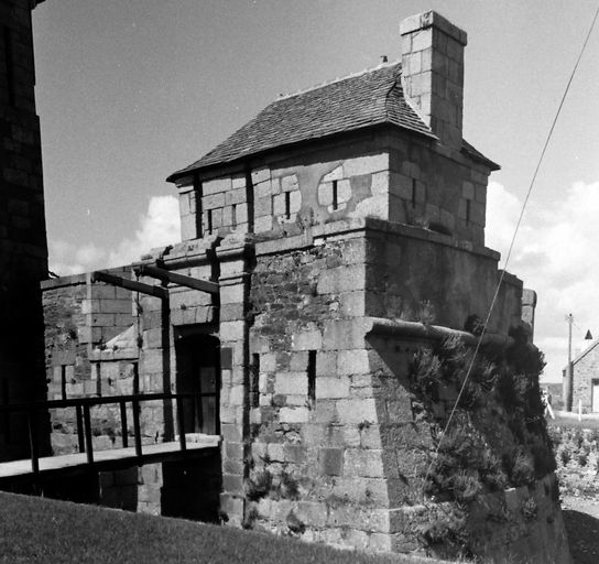Tour Vauban : tour et batterie basse semi-circulaire, le Sillon, Anse de Camaret (Camaret-sur-Mer)