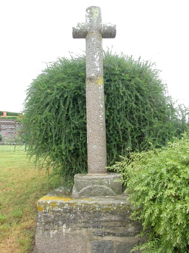 Croix de cimetière, rue Jean Monnet (Saint-Père-Marc-en-Poulet)
