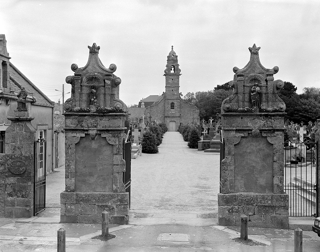 Cimetière Saint-Pierre, rue du Port (Saint-Pol-de-Léon)