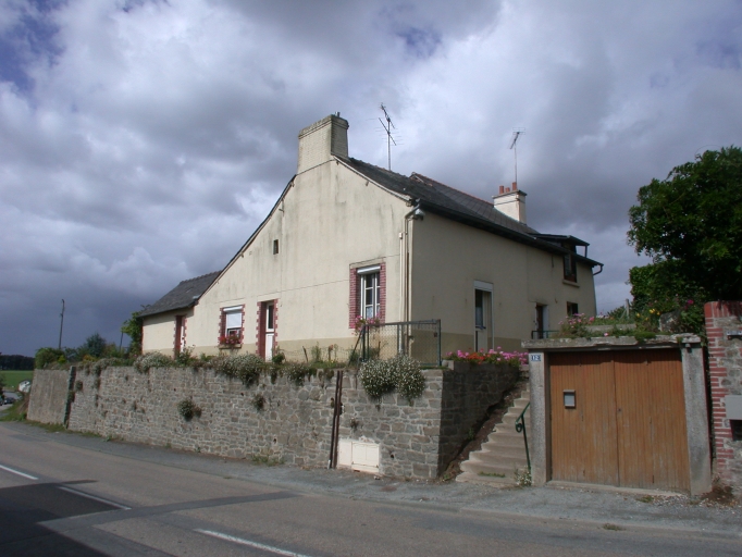 Maison, 10 rue de la Roche aux Fées (Rannée)