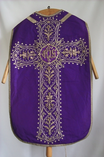 Ornement violet 2 : chasuble