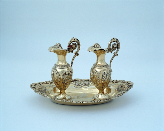 Ensemble de 2 burettes, un plateau à burettes et une clochette