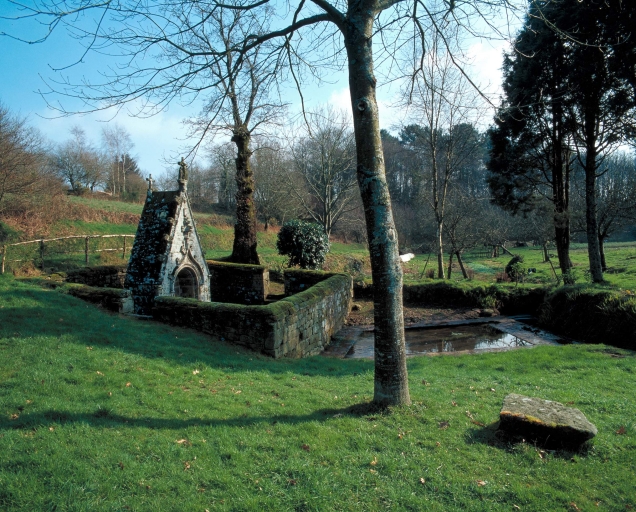 Fontaine de dévotion de Locmaria (Melrand)