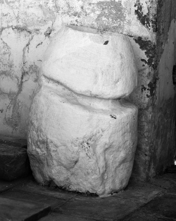 Bénitier, chapelle Saint-Mériadec (Baden)