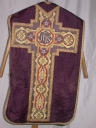 Ornement violet 4 : chasuble, étole, voile de calice, manipule et bourse de corporal