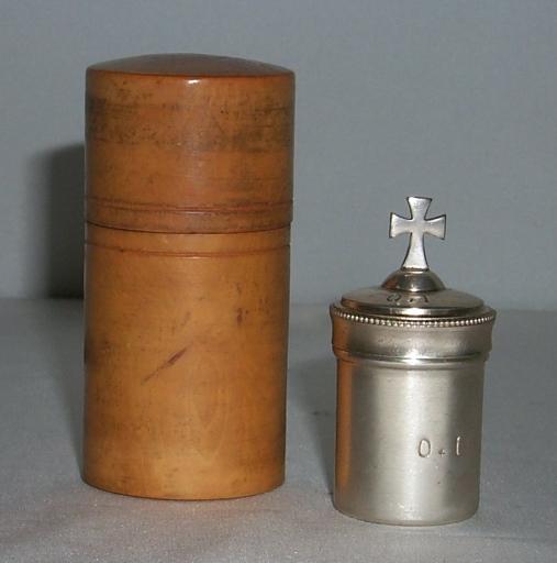 Ampoule à huile des malades et son coffret