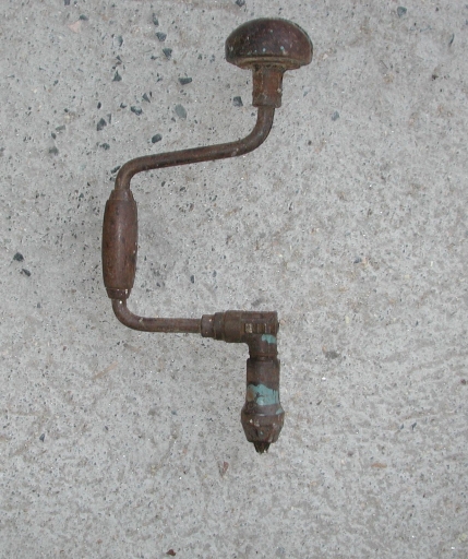 Outil de charpentier : chignole à main