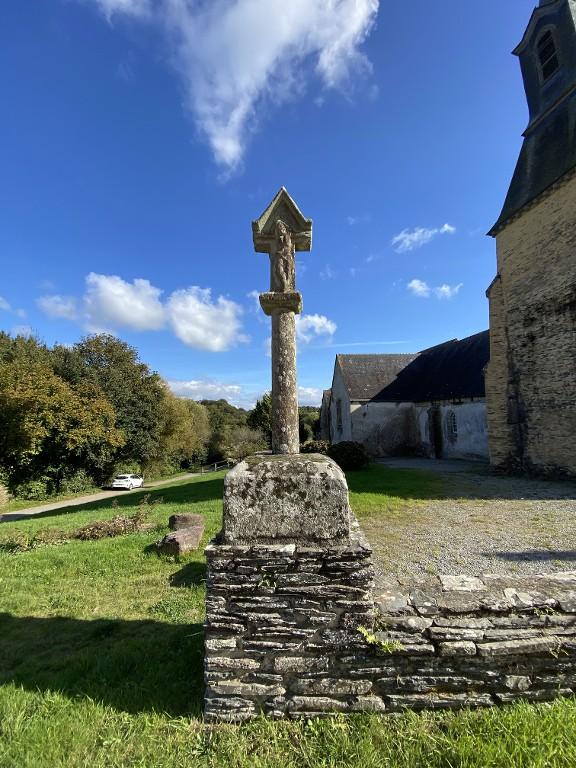 Croix de chemin, le Vieux-Bourg (Taupont)