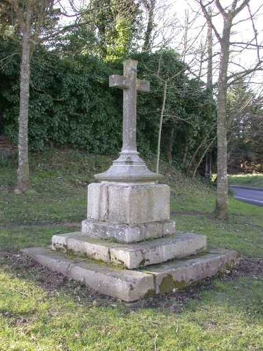 Croix de chemin, la Coudraie, rue François Le Saulnier de Saint-Jouan (Binic fusionnée en Binic-Etables-sur-Mer en 2016)