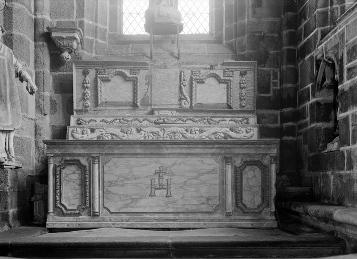Autel, tabernacle, gradins d'autel (2) (autel secondaire, tabernacle à ailes), église paroissiale Saint-Ronan (Locronan)