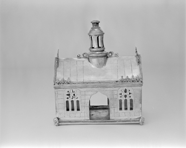 Châsse (coffret-reliquaire, anciennement reliquaire numéro 1), église Paroissiale Saint Pierre-Apôtre (Carnoët)