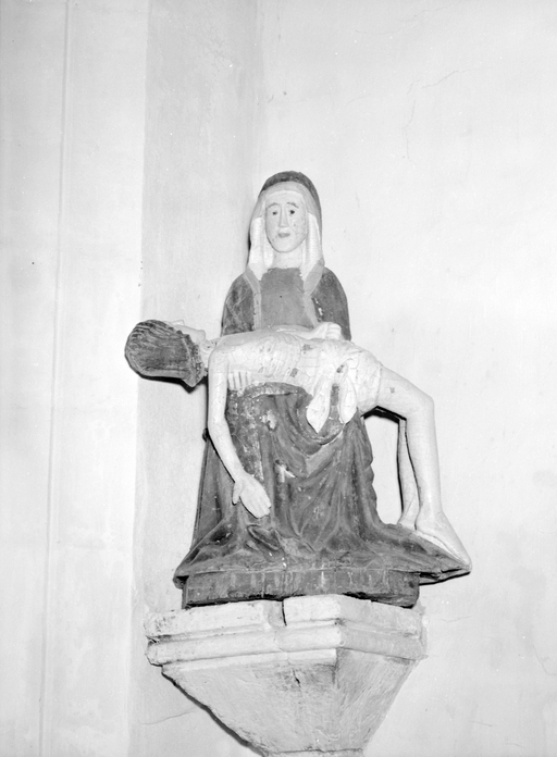 Groupe sculpté : Vierge de Pitié, chapelle Saint-Laurent (Silfiac)