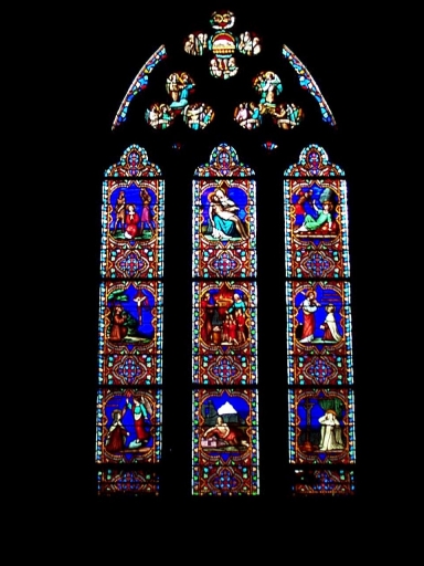 Verrière de la baie 12 (verrière décorative) : Témoins des souffrances du Christ, agneau aux sept sceaux