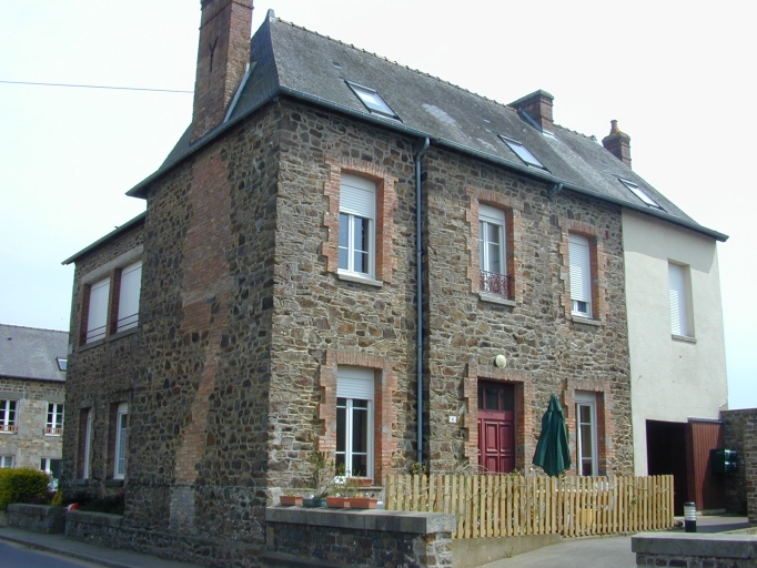 Les mairies et les écoles de la commune de Feins