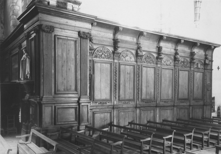 Lambris de revêtement de la nef (anciennes stalles des moines)