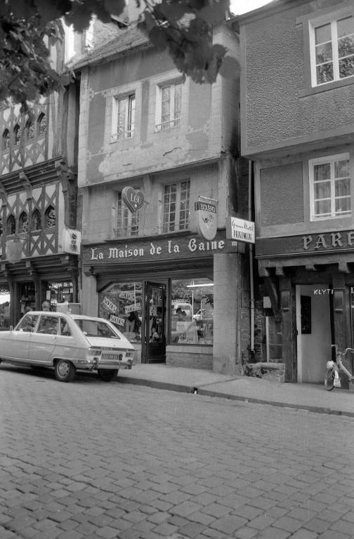 Maison, 33 place du Centre (Guingamp)