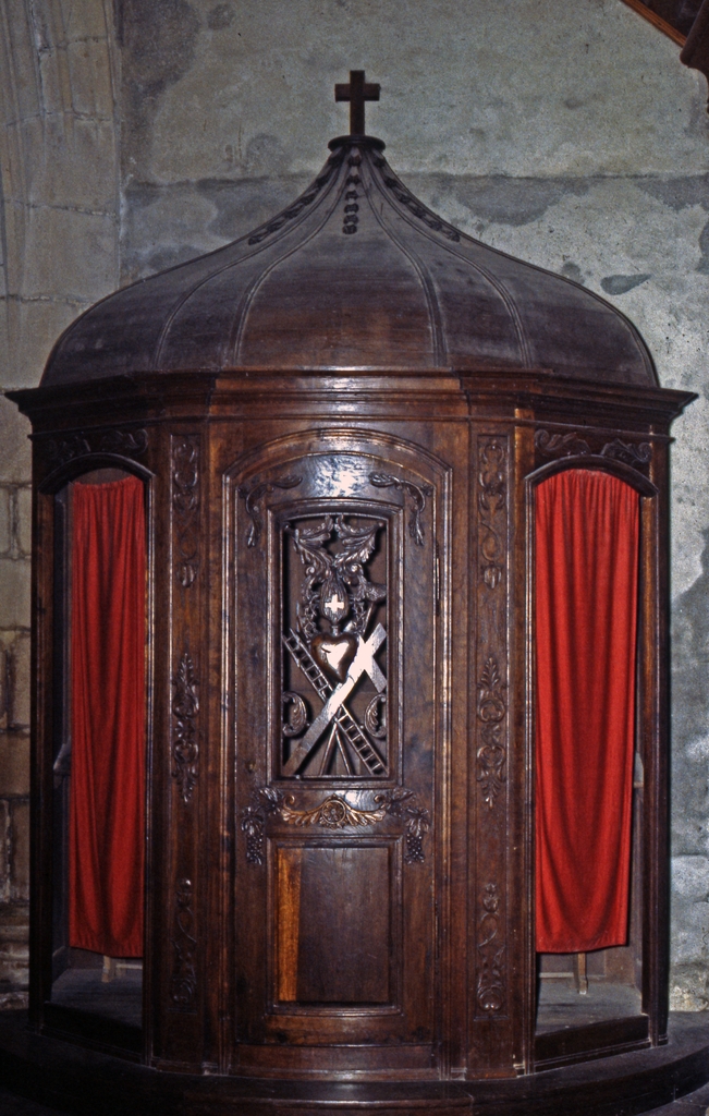 Confessionnal (2), église paroissiale Saint-Budoc ou Notre-Dame de la Clarté (Beuzec-Cap-Sizun)