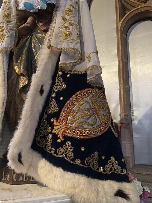 Statue couronnée : Vierge à l'Enfant, basilique Notre-Dame-de-La-Guerche (La Guerche-de-Bretagne)